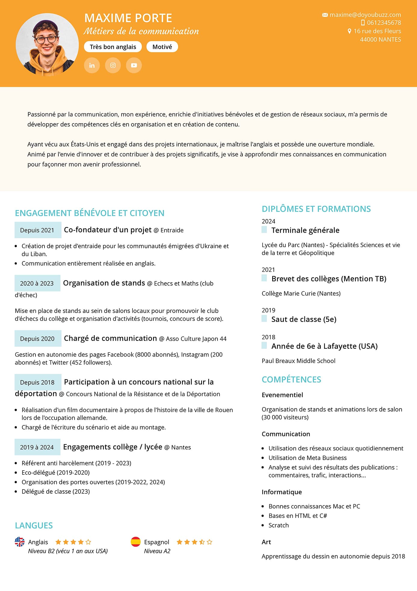 Un modello di CV moderno e colorato